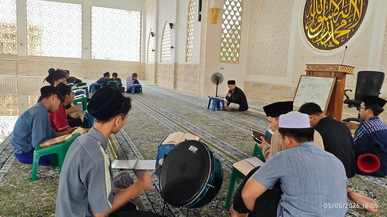 Dari Sore hingga Malam, Santri Al Hilal Isi Waktu dengan Belajar dan Al-Qur’an